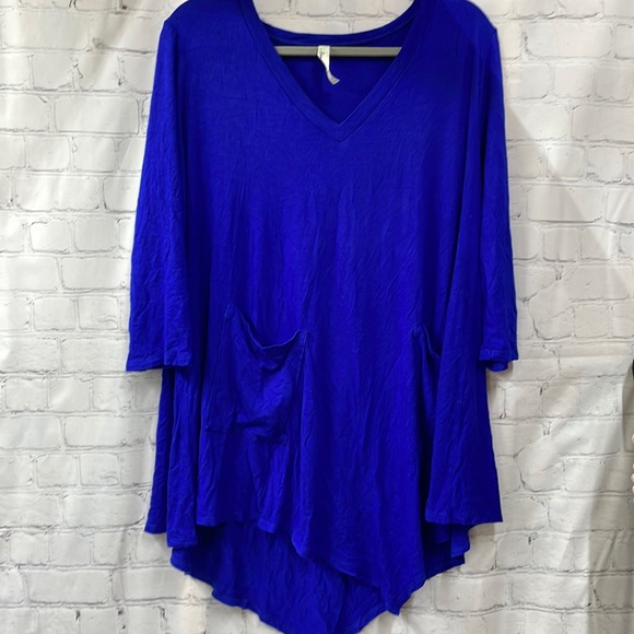 Emerald v-neck 3/4 sleeve shark tooth hem 3x top - Picture 1 of 5